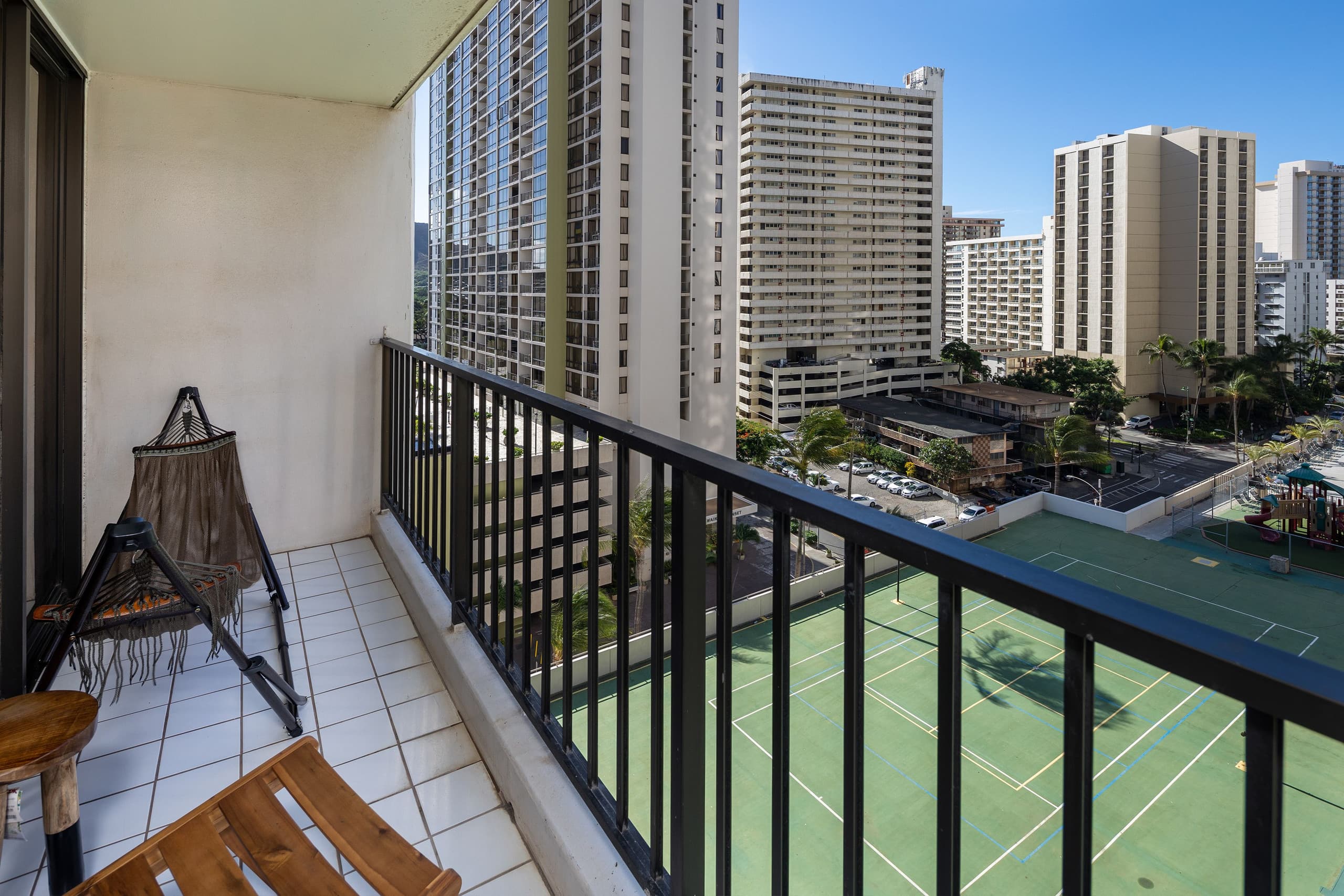 Condo in Honolulu · ★4.76 · 1 bedroom · 3 beds · 1 private bath - Image 5