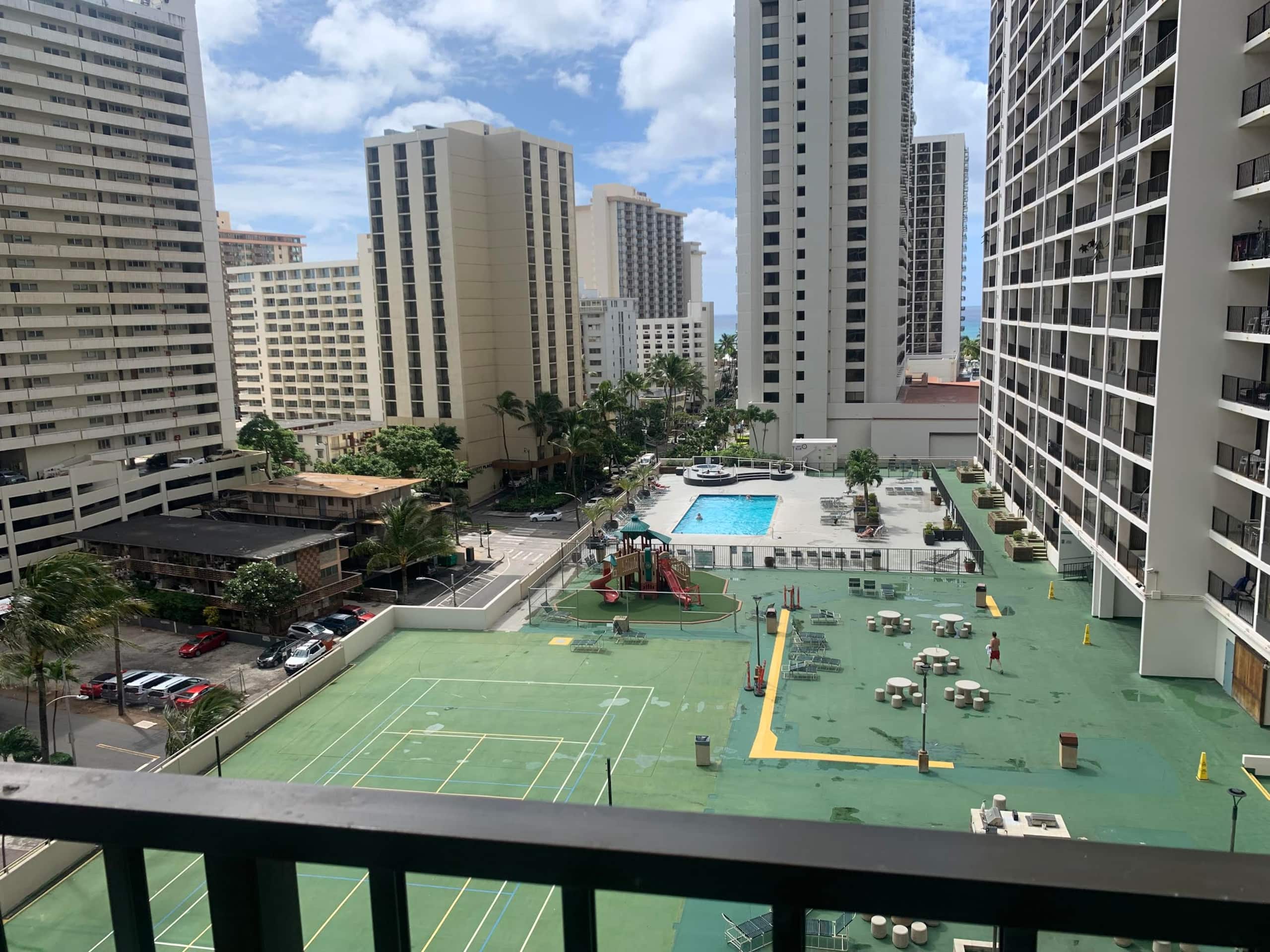 Condo in Honolulu · ★4.76 · 1 bedroom · 3 beds · 1 private bath - Image 6