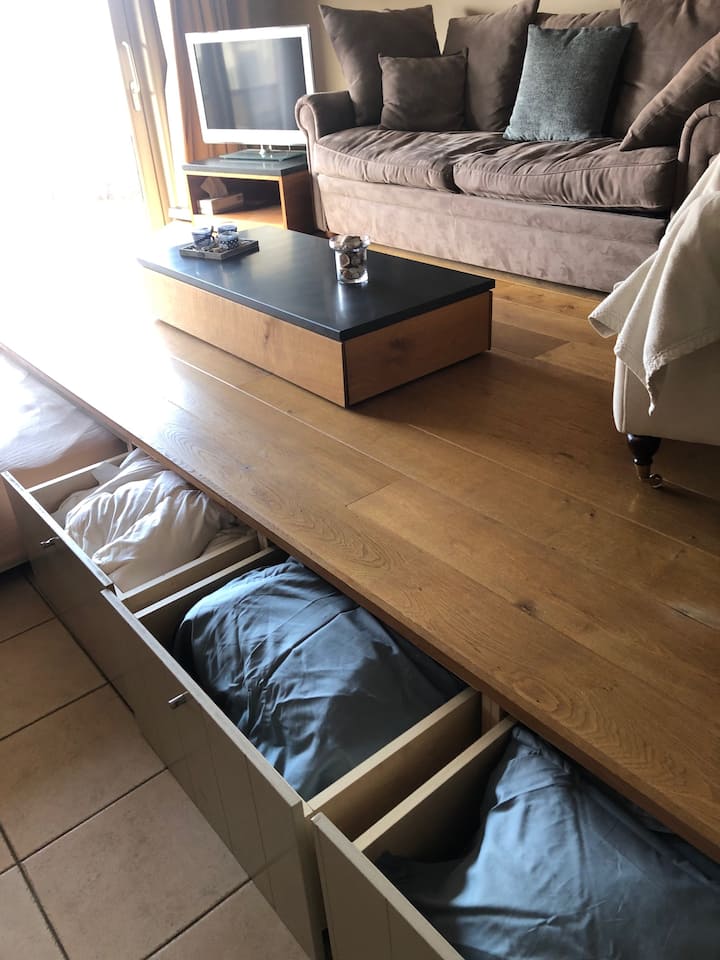 כל המצעים מאוחסנים ב -3 מגירות