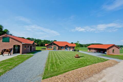 HeiDeluxe Heide-Oase: Landhaus mit Sauna & Alpakas