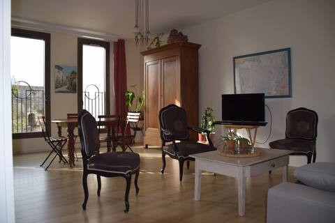 Successful Airbnb property: Quiet 2-bedroom apartment with private garage in the center of La Rochelle in La Rochelle
