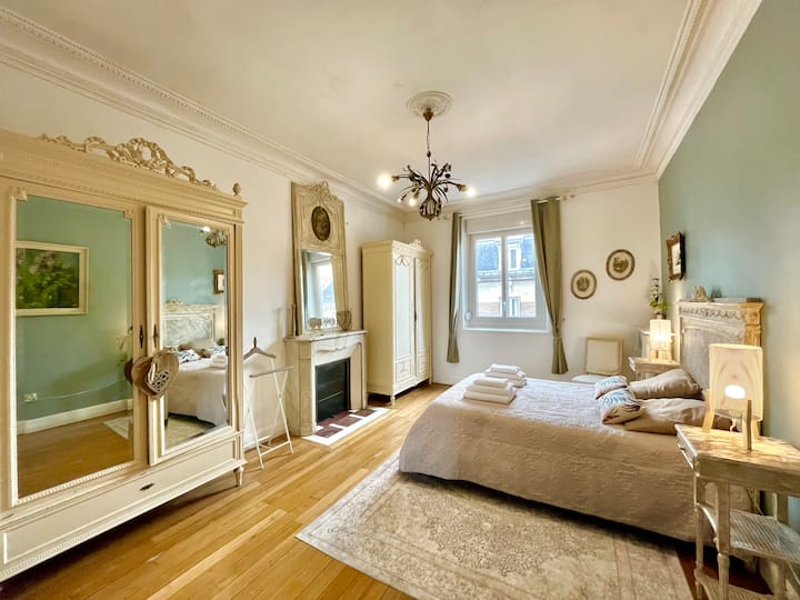 La suite al secondo piano dell'Hotel Particulier des Anges a Reims vicino a La Conciergerie Des Sacres