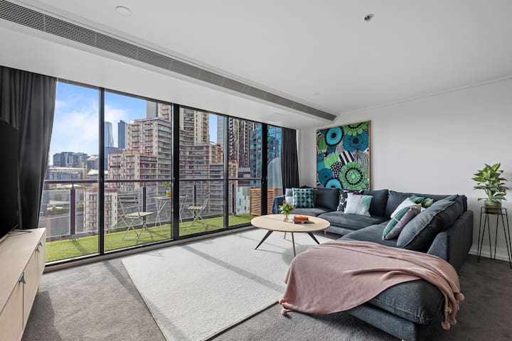 Alfi – Your Spacious 3bed/2bath Melbourne Home!