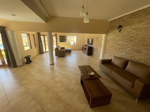 Popular Airbnb listing: Mendoza Casa Inca in Godoy Cruz