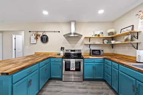 Chrisie’s Cabin
2 BR ranch house in the pasture