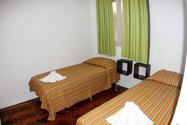 Copacabana Abençoada! Ao lado da praia e do metro! gallery image 2