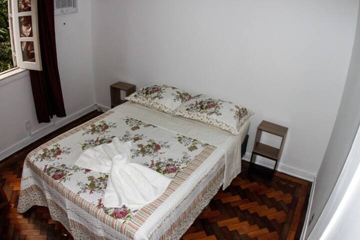 Copacabana Abençoada! Ao lado da praia e do metro! gallery image 3