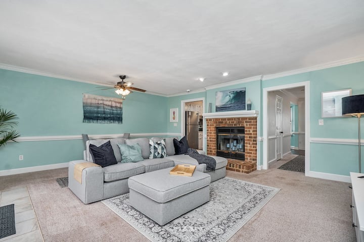Lakefront | Sunset Views | Great Central Location! - Virginia Beach, VA