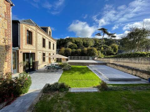 Family home with pool in Les Petites Dalles