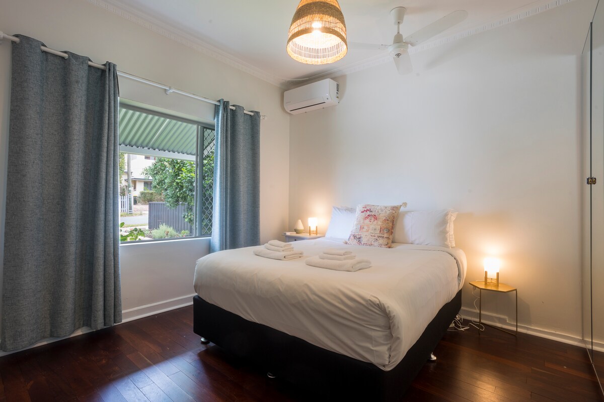 ห้องนอนแรก