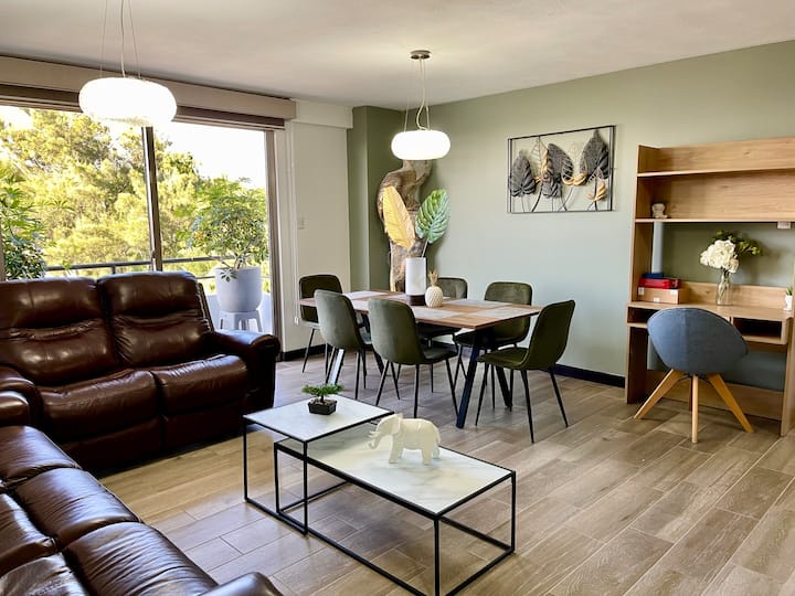 Lovely 3bedroom rental unit with free parking Apartments for Rent in