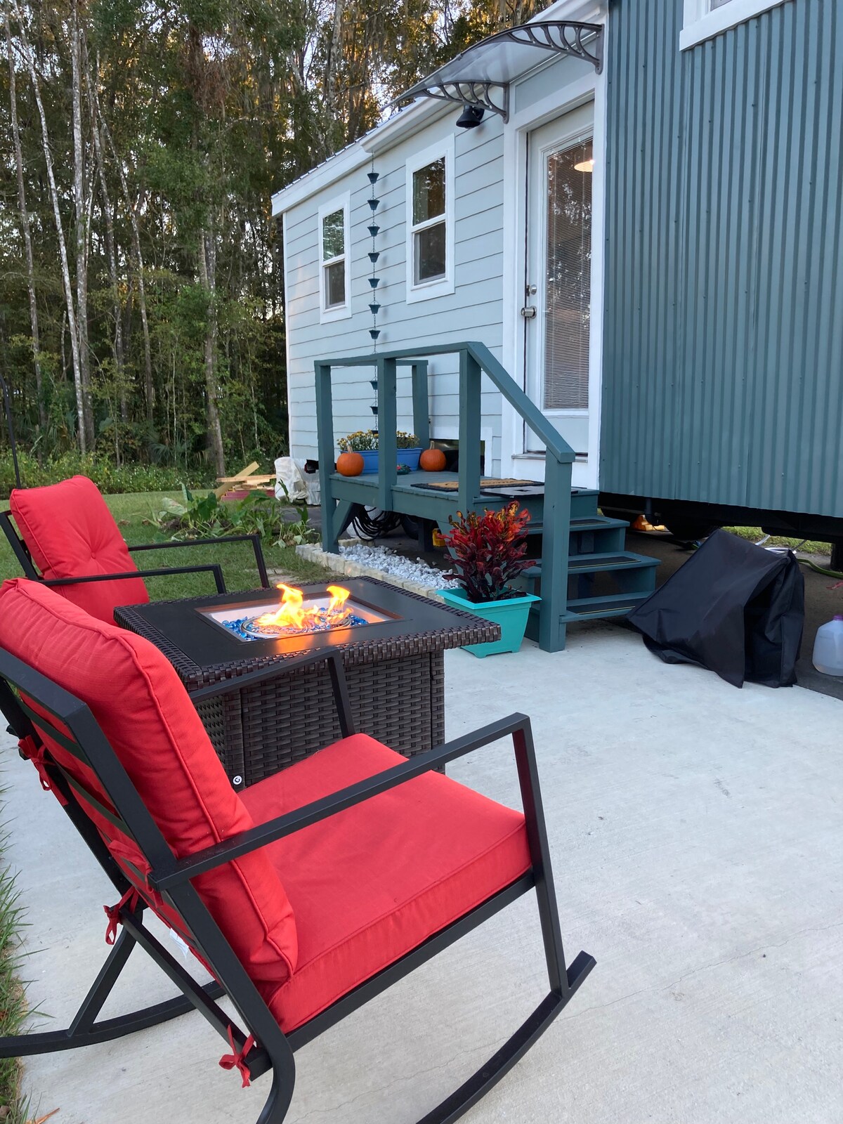 Owl's Nest Tiny Home, Golf Cart, and Surprises! Tiny houses for Rent