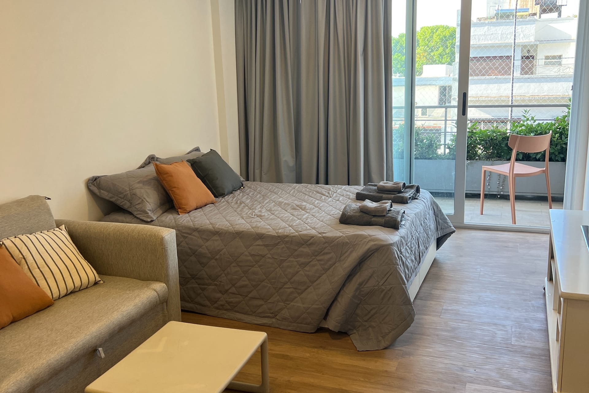 impeccable studio apartment with a pool and gym