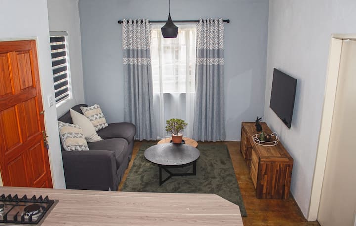 Cosy Poolside Cottage In Noordwyk W/ Backupower - Midrand