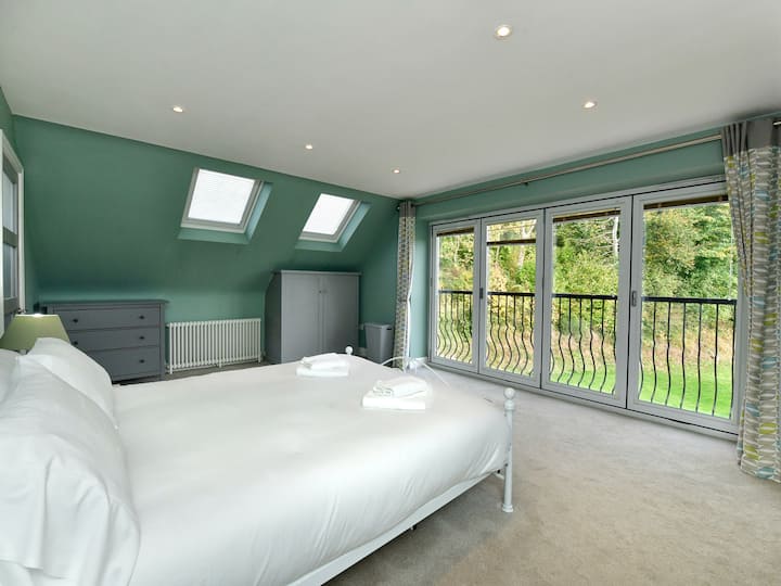 Spacious 5 bedroom home in beautiful location! Houses for Rent in