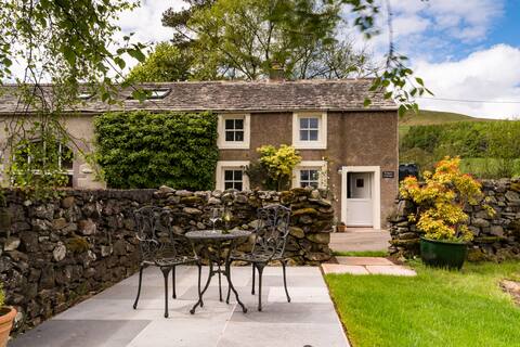 Luxury Lake District cottage for two
