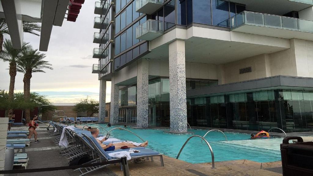 Palms Place