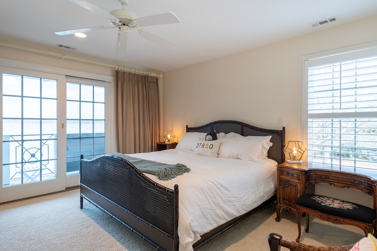 King bed, ceiling fan, private deck, closet and private bathroom.  Black out curtains. TV. 