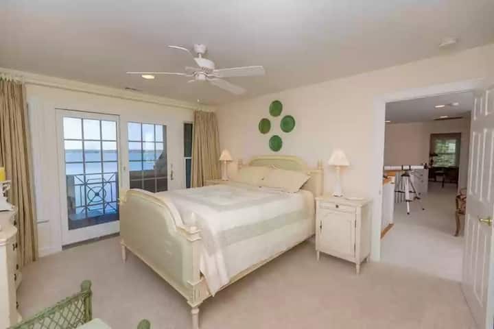 Queen, Private deck.  Room darkening curtains, ceiling fan, dresser, closet. Private bathroom.
