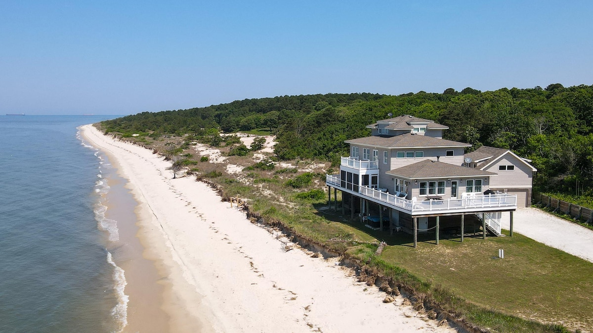 Beachfront Villa- Private Beach with Hot Tub