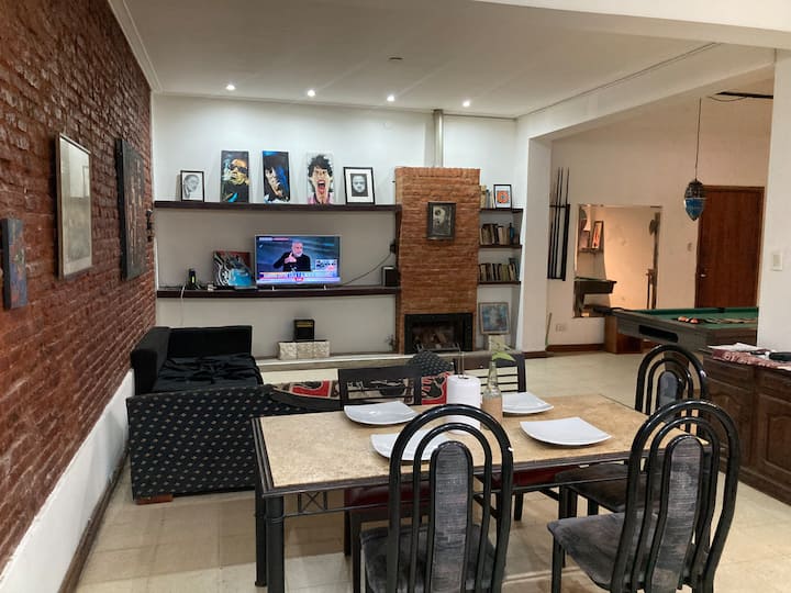 Комната в отреставрированном доме с садом в Barracas