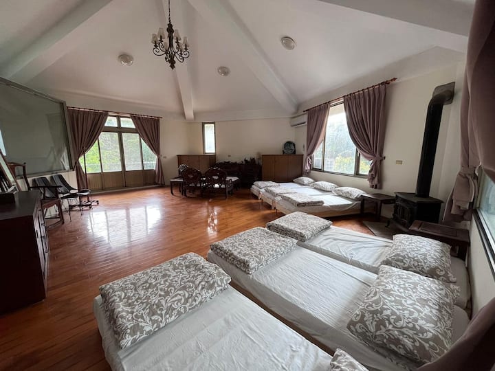 Kwa sababu nilikuwa mara ya mwisho kupata lifti.Kocha alikuwa na shauku sana ya kunisaidia kupata wanafunzi kutoka shule nyingine!Kuna wachezaji 25-26 ikiwa utaongeza moja!Nililazimika kupiga teke chumba cha nne kwa muda mfupi!Inachosha kufanya hivyo hata ingawa inachosha kufanya hivyo mwenyewe!Lakini inatimiza sana.✌️