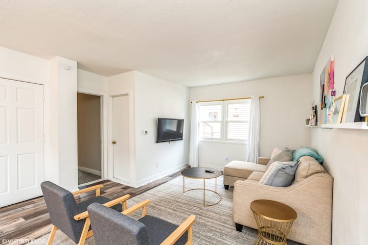 Charming 2-bdrm Duplex (Lower Unit) - Carlisle, IA