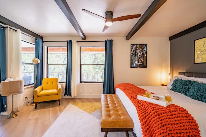 Hlavnou kúpeľňou je izba Sequoia. Nemôžete prísť do Three Rivers bez návštevy najstarších živých stromov na Zemi. 