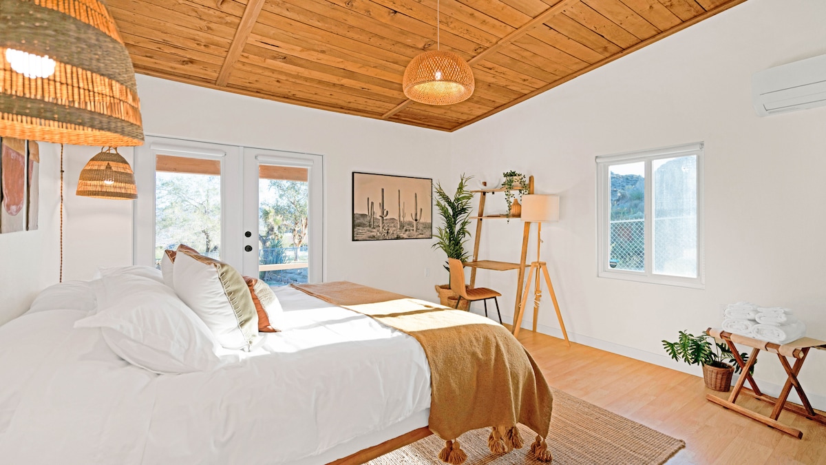 第1间卧室景色迷人，超级舒适的2米宽双人床。 信不信由你，看起来和这些图片一样。 