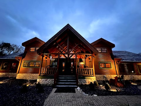 The Hideaway: 8 Acre Resort