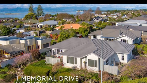 Cheerful 3 bedroom home in Motueka.