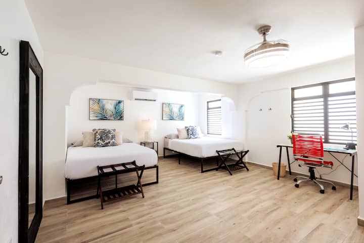 1 სართული - სასტუმრო საძინებელი - 2 საწოლი 152 × 203 სმ