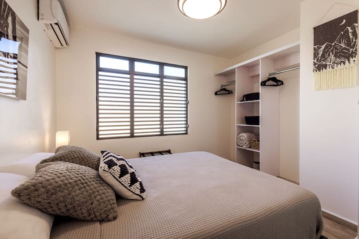 მე-2 სართული - სასტუმრო საძინებელი - 1 საწოლი 152 × 203 სმ