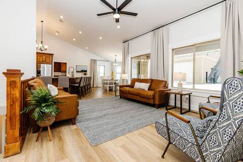 Mountain View w/ Hot tub sleeps 8+ quiet neighbors