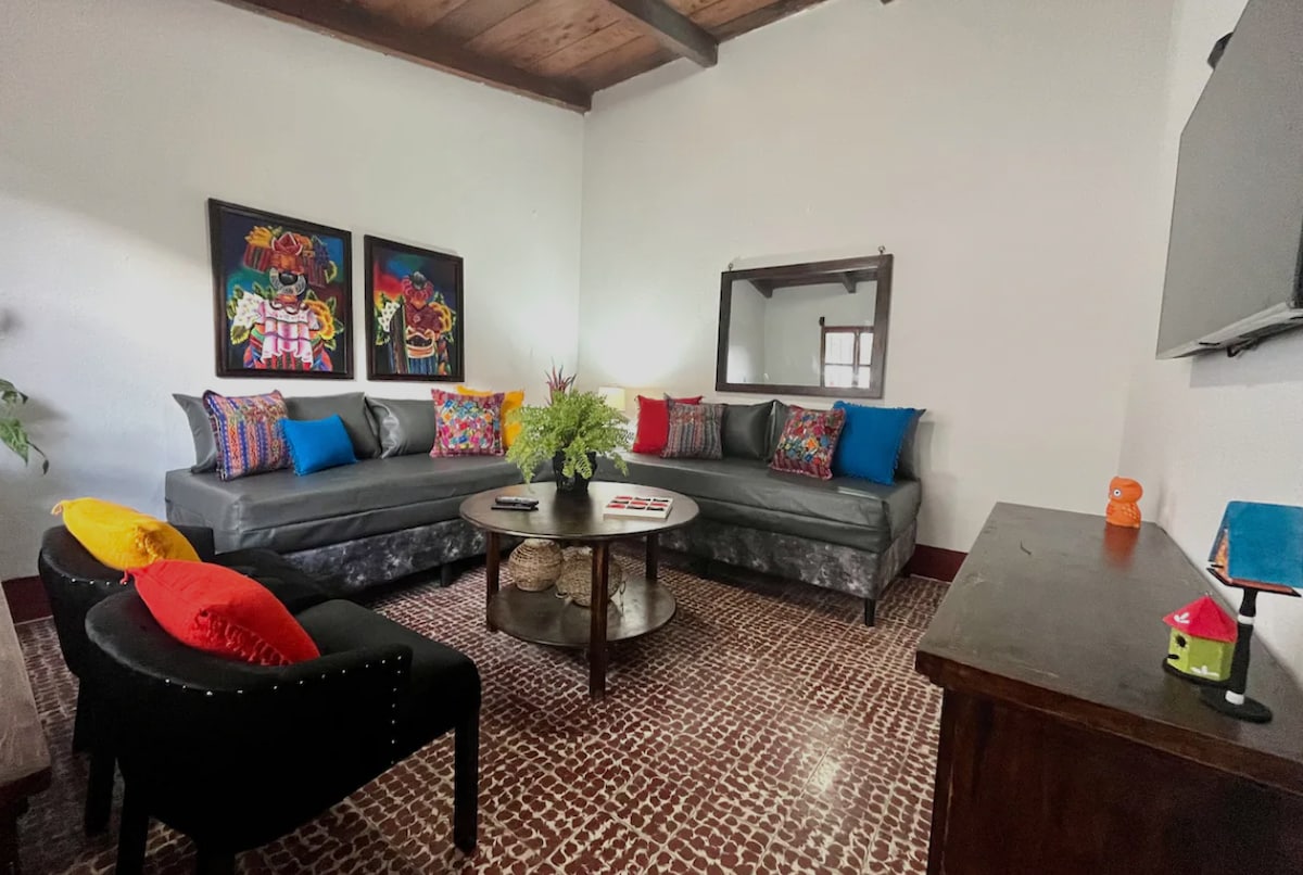 Living room and fifth bedroom
/
Living room and fifth bedroom