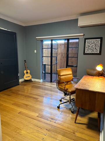 Lovely, cool, ground floor apartment with garden gallery image 5