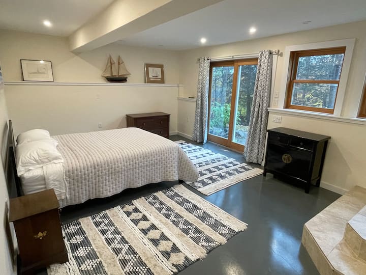 Suita "Lower Level Queen" - Dhoma e varkës me dalje në oborrin e pjerrët dhe oborrin e pasmë