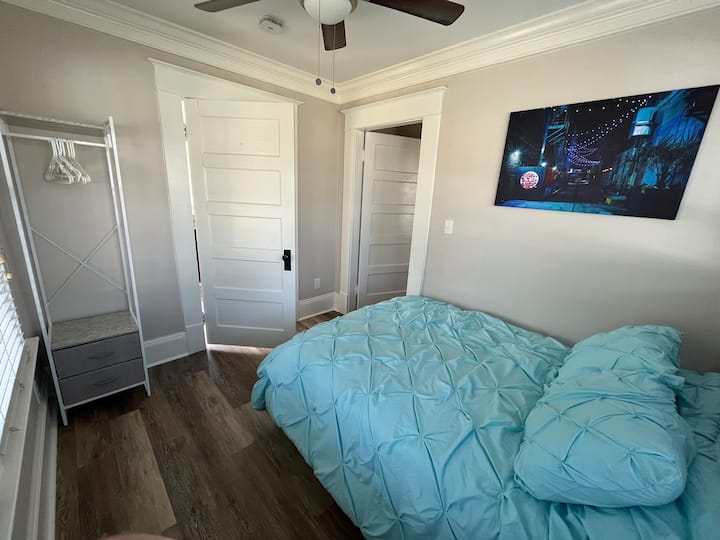 חדר שינה 3: מיטה מלאה עם מקום אחסון.