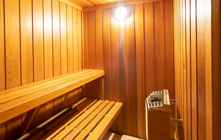 Prestigious Expansive Home with Almost Everything gallery image 4