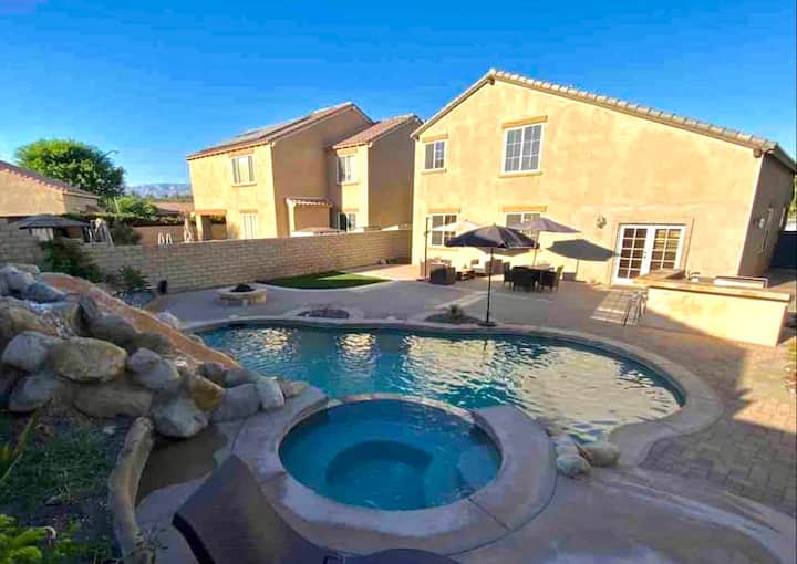 Mirage of the desert w/ pool, jacuzzi, BBQ Houses for Rent in