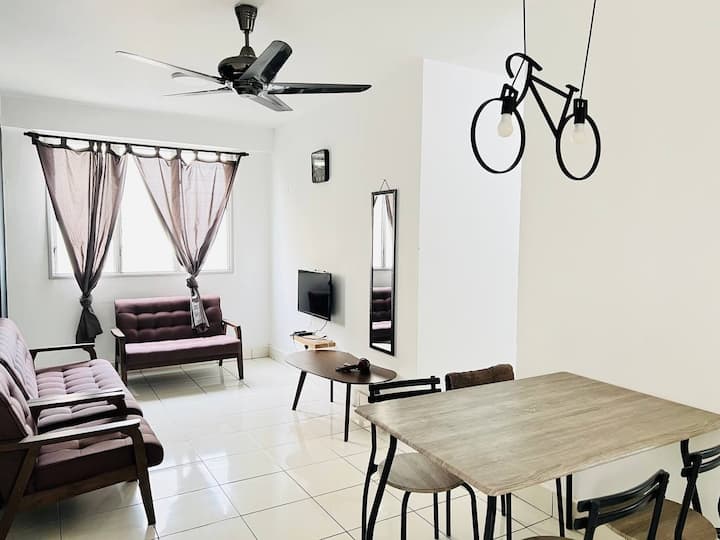 Lebuh Macallum Seaview 3 Room 1 CarPark Apartments for