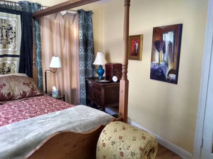 غرفة نوم أصغر ، سرير بحجم وسط