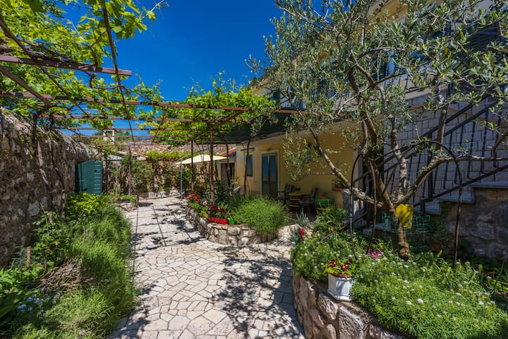 Mediterranean Holiday Home In Grižane - Selce
