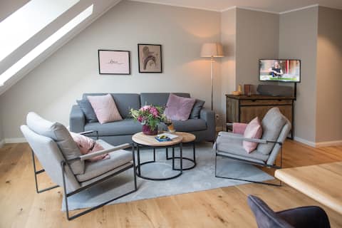 Apartment Cirksena in the Gödens forest house, with a lake in the forest