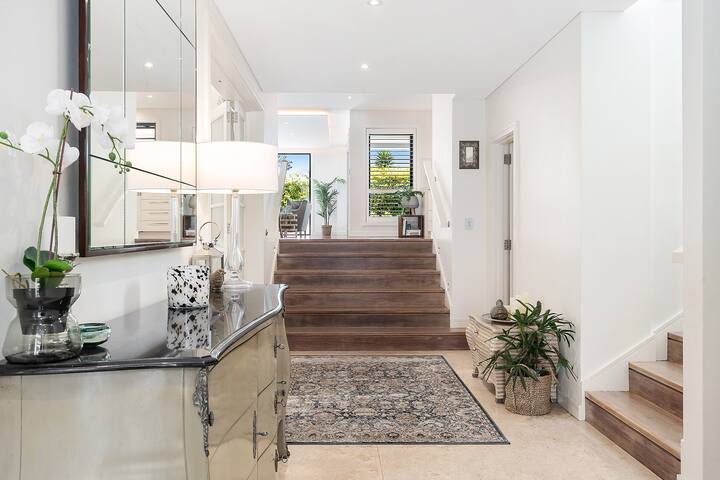 Villa Royale with Pool gallery image 5