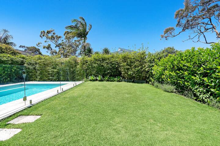 Villa Royale with Pool gallery image 3