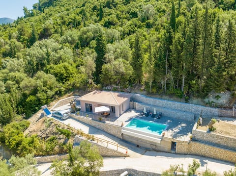Gyri Villa, overlooking Vasiliki bay