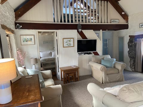 Popular Airbnb listing: Barnacle Cottage - 100 metres to the beach in Newport