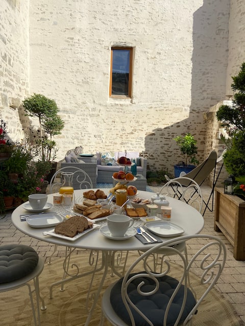 Flavigny Bed and Breakfast