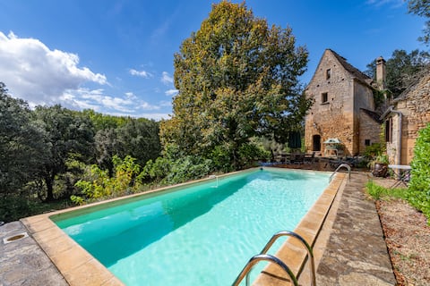 Secluded 5 Bedroom Woodland Villa with Pool